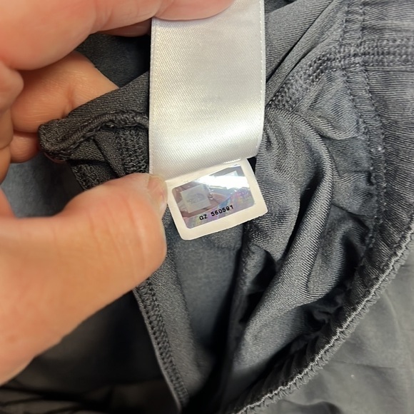 The North Face shorts | size Large | two toned gray - Picture 9 of 10